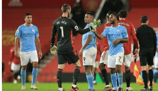  都灵德比战平双方球迷不满  